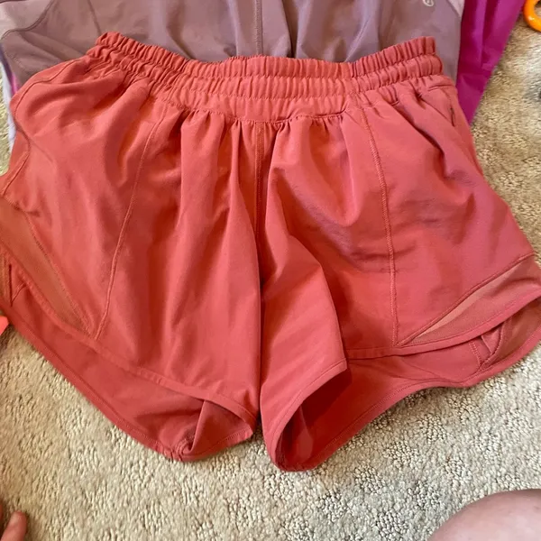 RARE COLOR Lululemon Hotty Hot Shorts Size 4 - Image 6