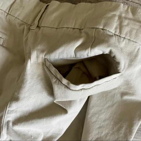 Late 2000s khaki shorts - Image 4