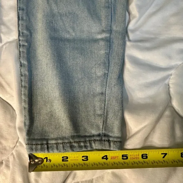 Light-Wash American Eagle Jeans Size 10 Inseam 25 inches - Image 9