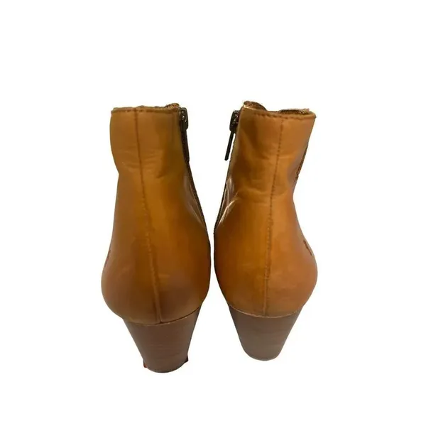 Frye ankle boot lighter brown sz 5.5 - Image 3