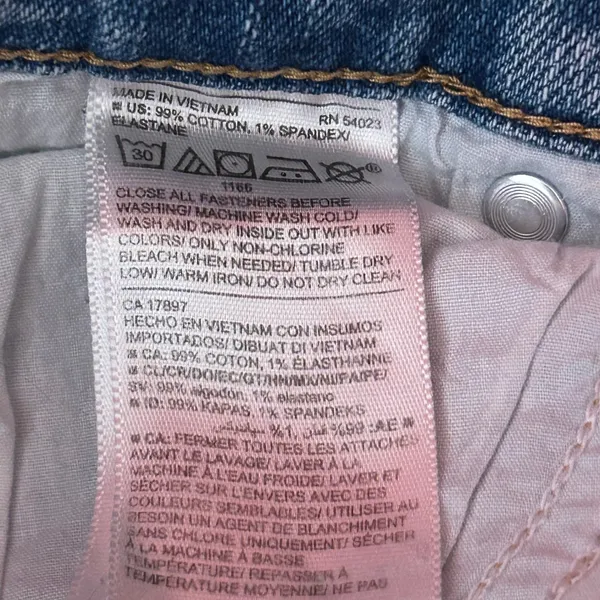 Old Navy Boyfriend Jeans Light Wash Distressed Denim Size‎ 6 - Image 6