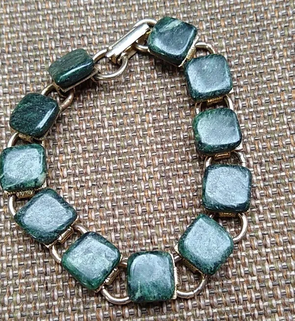 Green Stone Necklace and Bracelet Set - Image 5