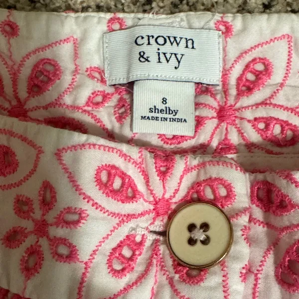 Crown & Ivy Scalloped Shorts Size 8 - Image 3
