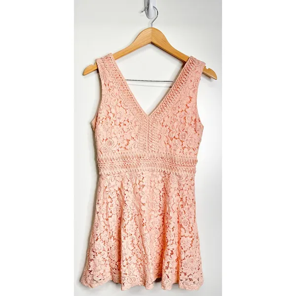 Francesca’s Mini Dress Floral Lace‎ Sleeveless Size Medium V Neck A-line - Image 2