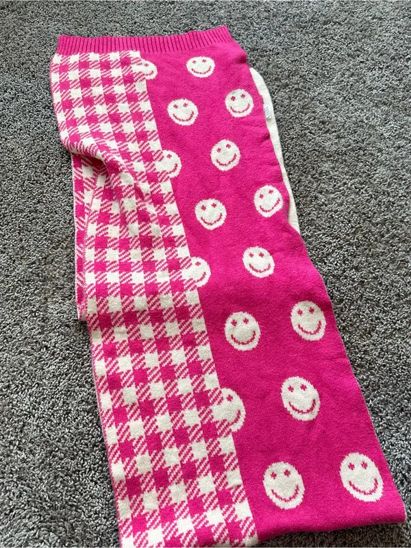 Dolls Kill Hot Pink & Cream Smiley Houndstooth Knit Scarf - Image 4