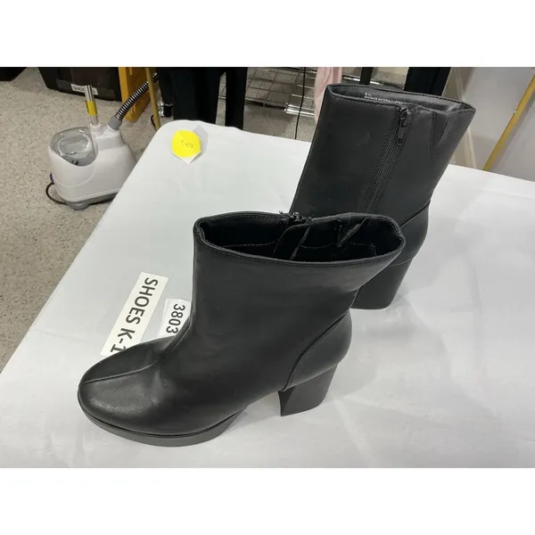 Womans Target 8.5 Black Zip Up Platform Ankle Boots New Without Tags - Image 3