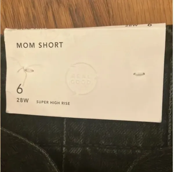 NWT American Eagle Black Denim Mom Short Size 6 - Image 4