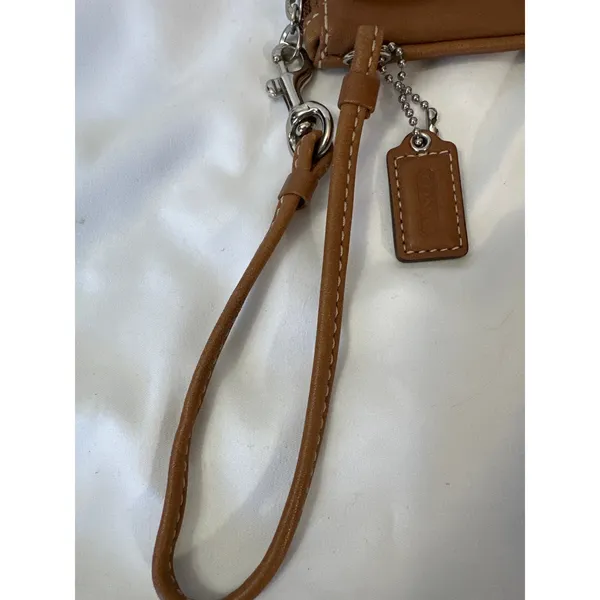 Coach Vintage Soho Leather Buckle Slim Envelope WalleWristlet Hand Bag EUC - Image 8