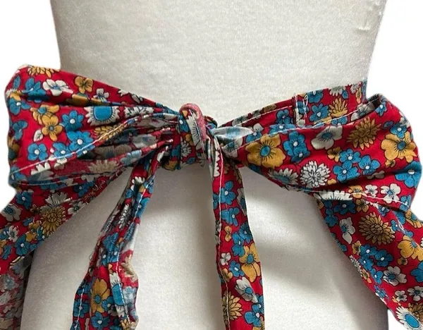 Vintage Apron With Pocket Handmade Red Floral With Pockets - Image 4