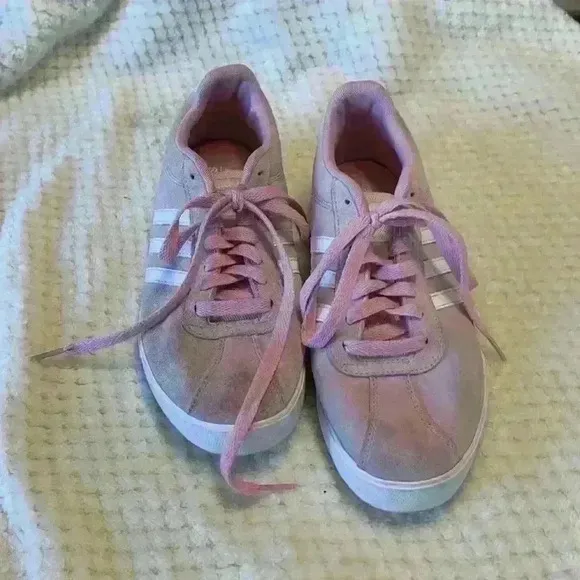 Adidas pink sneaker sz 9 casual preppy Barbie streetwear comfy school *flaw - Image 2