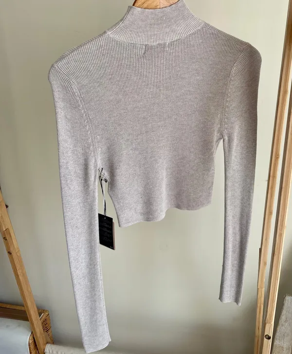 Cropped Ribbed Turtleneck Sweater in Oatmeal - S - Image 3