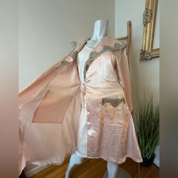 Victoria’s Secret 2nd Skin Liquid Satin Regency Robe Chantilly Lace Rare PS VTG - Image 4