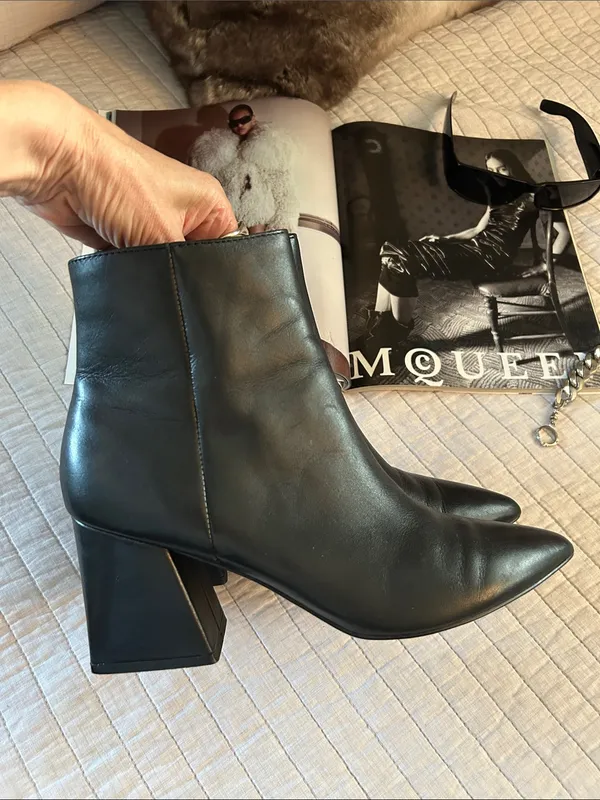 Steve Madden NIX black leather pointed toe retro block heel ankle boots 8.5 - Image 2