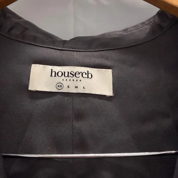 House of CB Alisa Charcoal Satin Blouse XS Chic‎ Gala Romantic Feminine Vacation - Image 7