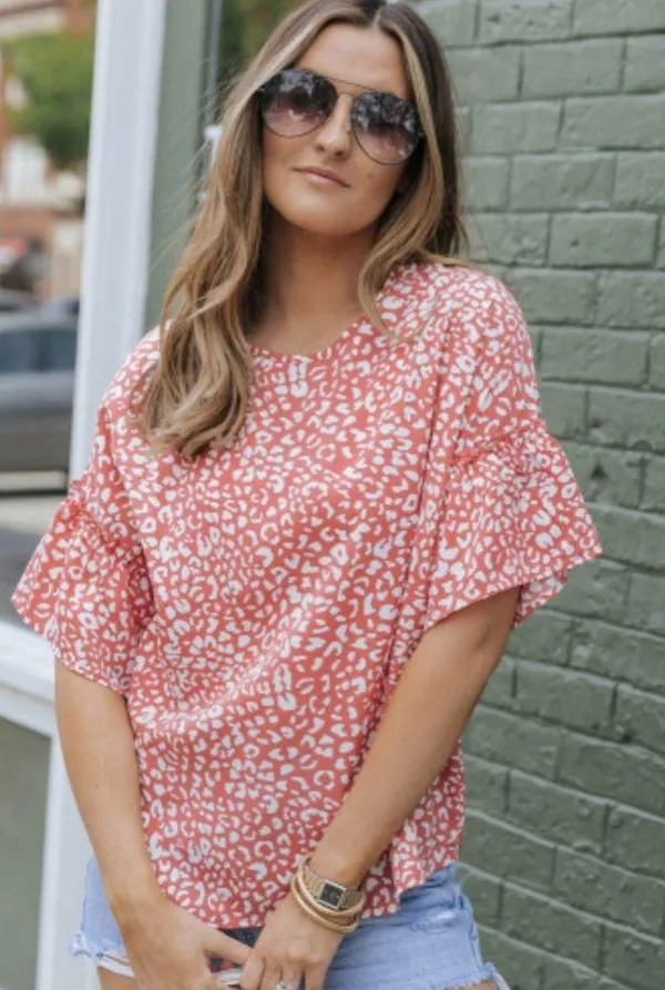 NEW Coral and Cream Leopard Print Ruffle Short Sleeve Blouse Size XL - Image 3