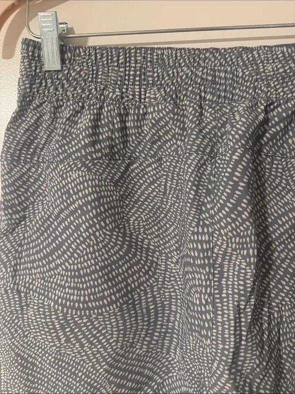 Orvis Women's Gray Patterned Drawstring Shorts - Image 7