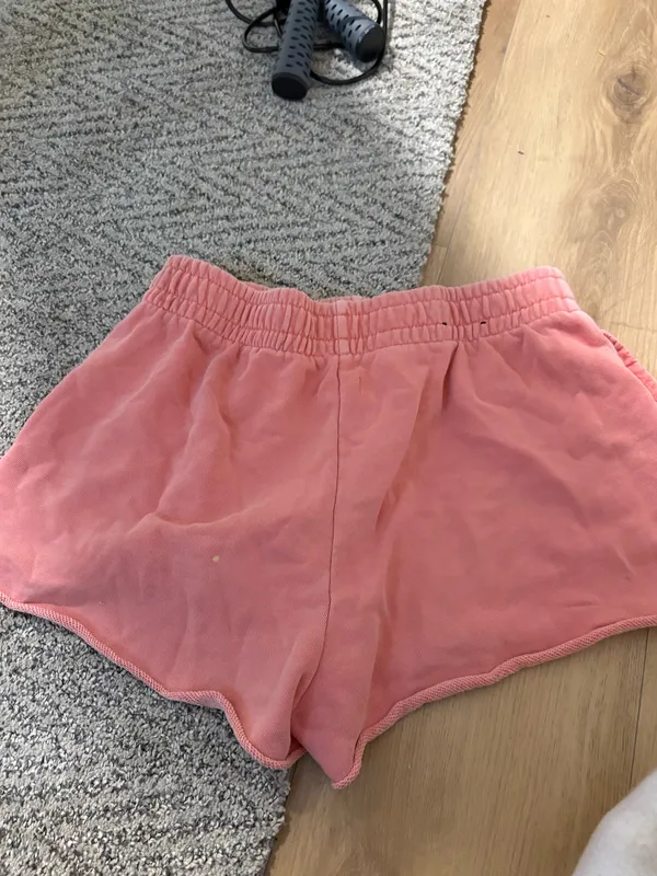 Garage Apricot sweatshort size xs - Image 4