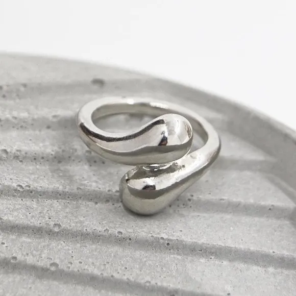 Silver Water Drop Ring Size 6 - Image 2