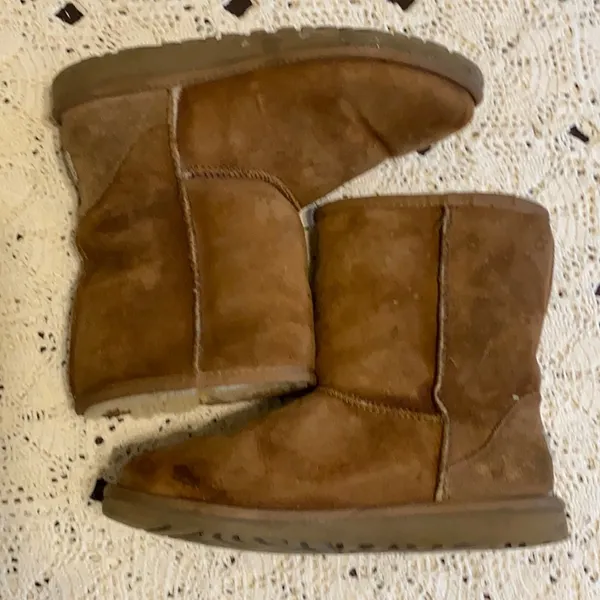 Women’s UGG short classic boots size 6 chestnut tan light brown Good condition - Image 2