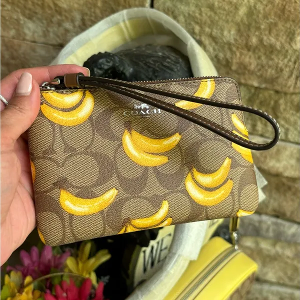 Authentic COACH Signature Coated leather BANANA zip top wristlet - Image 7