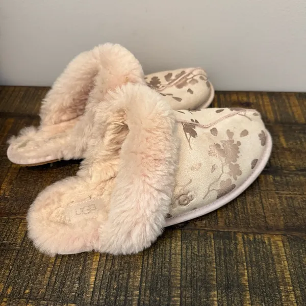 Ugg Scuffette II Floral Foil Slipper Blush Pink size 10 - Image 4