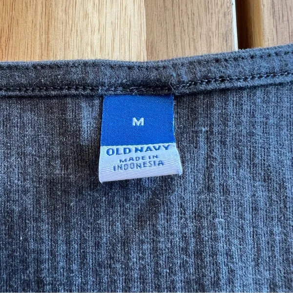 Old Navy Ribbed Long Sleeve Bodysuit size medium - Image 3