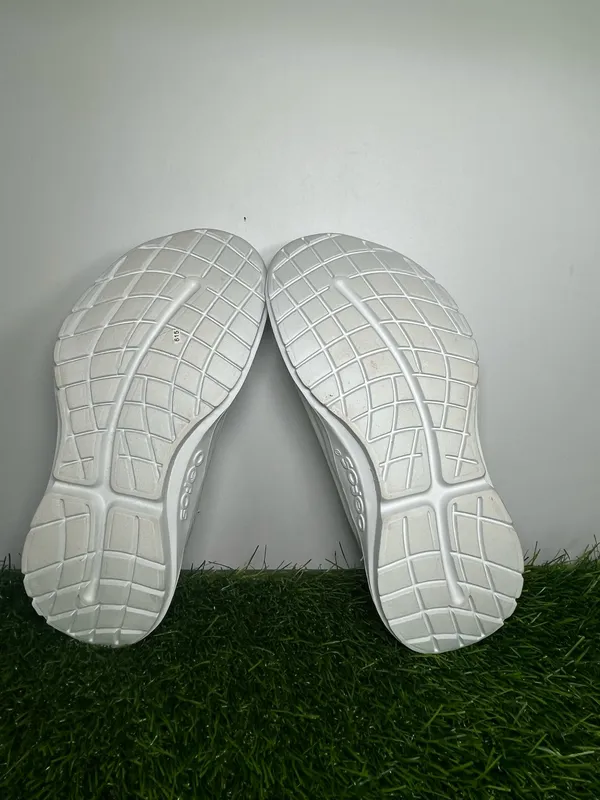 OOFOS Lightweight Comfort Shoes White Cream Women’s Size 5 - Image 7