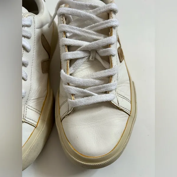 Veja campo chromefree leather sneakers white/almond sz 8 - Image 4