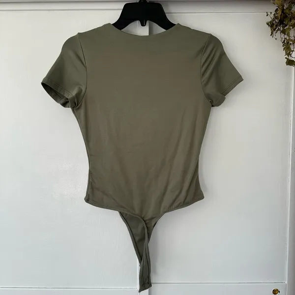 Heart & Hips Closet Staple Double Lined Dark Green Body Suit Tee • Size M - Image 4