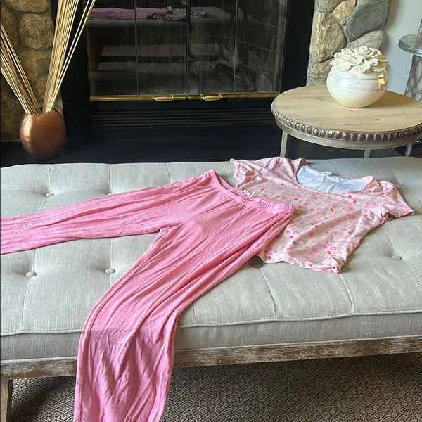 Daisy Fuentes Vintage Pink Floral Two Piece Pajama Set Size Medium - Image 3