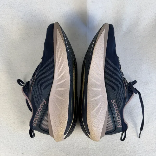 Saucony Triumph 22 Womens 10 Running Shoes Navy‎ Blue Mauve Athletic Sneakers - Image 8