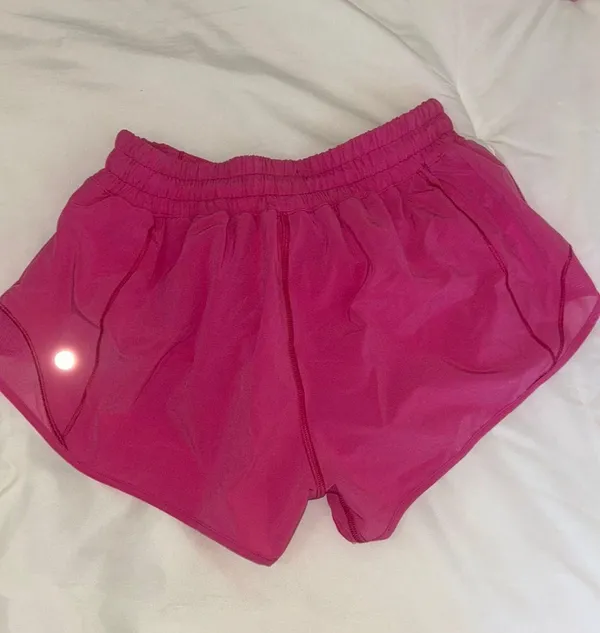 Lululemon Shorts Hotty Hot 2.5" Sonic Pink - Image 2
