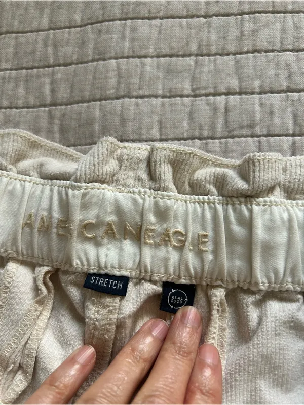 American Eagle cream, corduroy barrel leg cotton pants 6 long - Image 5