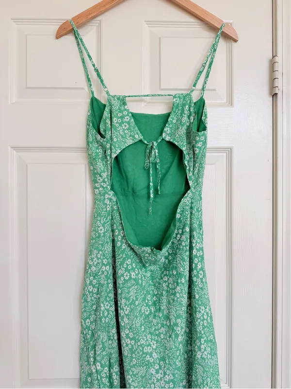 ASTR the Label‎ Gabrielle Dress in color Green Apple Ditsy Size Large L - Image 8
