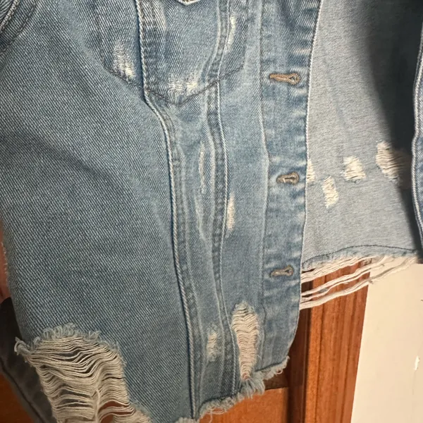 NWOT! Trendy Blue Distressed Denim Jacket - Image 6