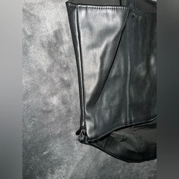 Abercrombie and Fitch Vegan Leather Corset Scoopneck Top in Black Size XS - Image 10