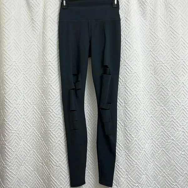 Alo Yoga‎ Ripped Warrior Gray Leggings Size XS - Image 3