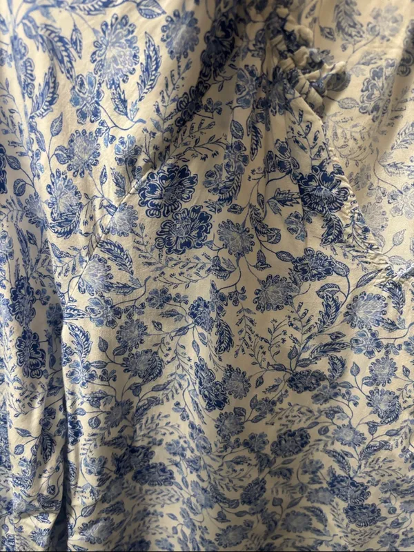 Old Navy Women'sBlue Floral Print LS Open Neck Long Sleeve brand new J - Image 7