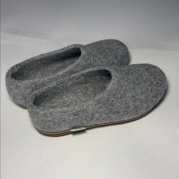 Kyrgies Women's Gray Felted Wool Slip-On Slippers - Image 3