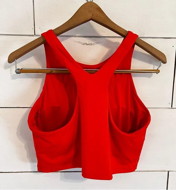 Athleta Conscious Crop A-C Cup Sports Top. Size Medium. - Image 5