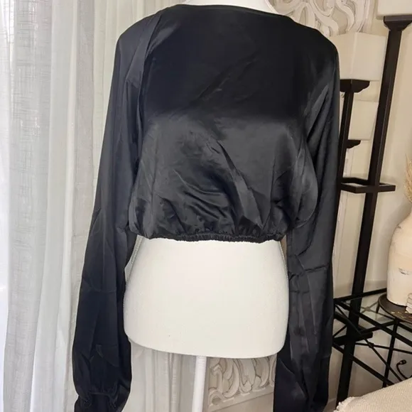 WE WORE WHAT Billow Sleeve Satin Crop Top Black Size‎ XL - Image 3