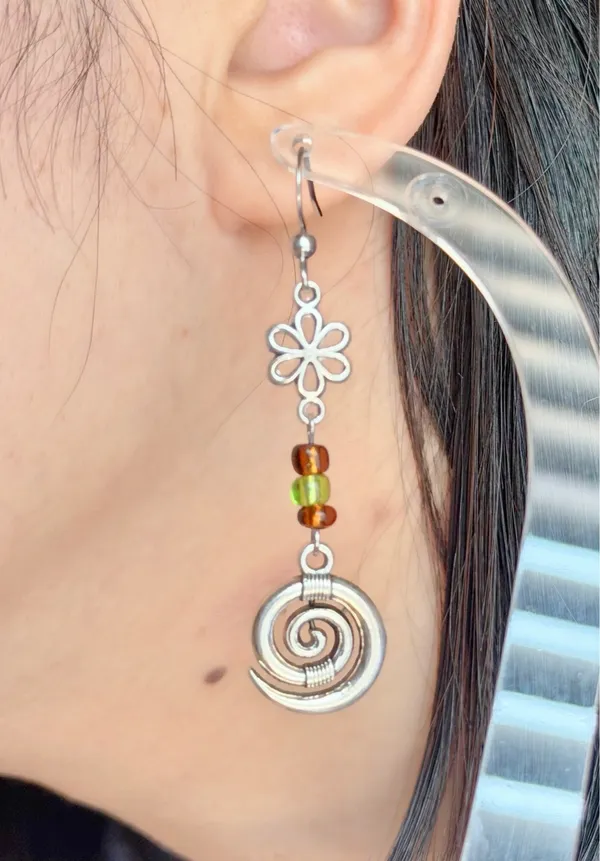 Handmade antique silver tone cute boho fairy retro flower swirl dangle earrings🌀 - Image 4