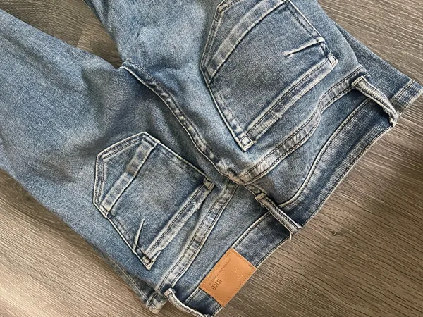 Buckle Jeans - Image 5