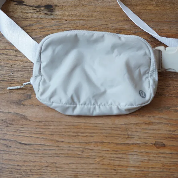 Lululemon Everywhere Belt Bag 1L Light Gray White LW9DRQS Waist Pack Adjustable - Image 2