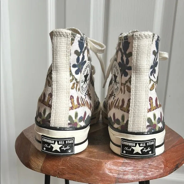 Converse Chucks Size 6 women’s US Stylish Floral High-Top Sneakers - Image 3