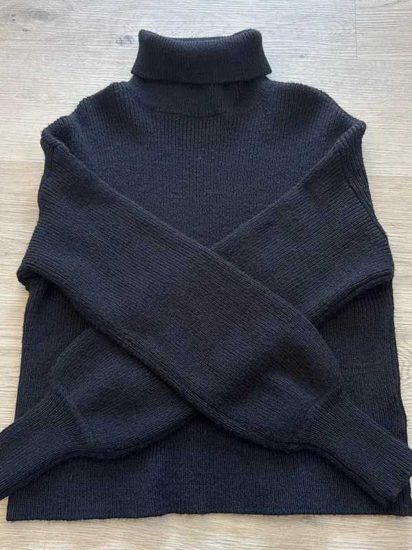 Urban Outfitters Black Ribbed Turtleneck Sweater - Image 4