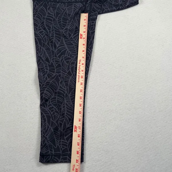 Lululemon Crop Leggings Womens Size 8 Black‎ Gray Palm Leaf Print - Image 6
