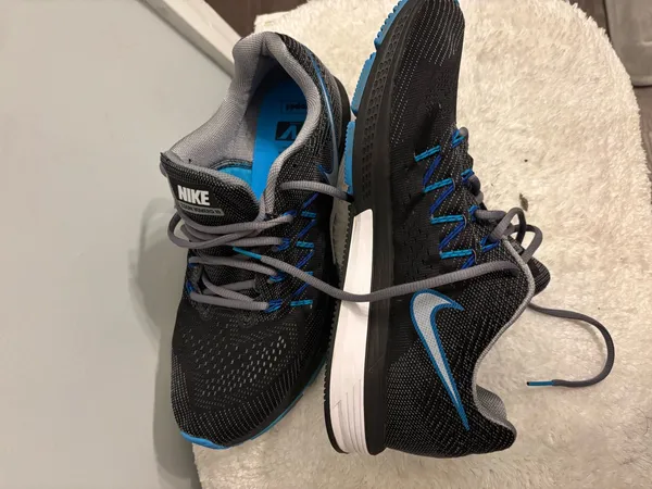Nike unisex 11.5 running sneakers blue and black lace up .. casual  - Image 5