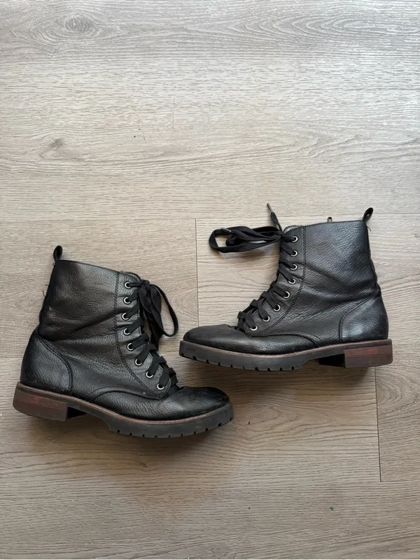 Women’s Combat Ankle Boots Black Size 8 - Image 6