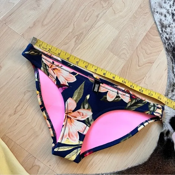 TRIANGL Navy Confetti Garden‎ Neoprene Bikini Bottom Size Small - Image 7